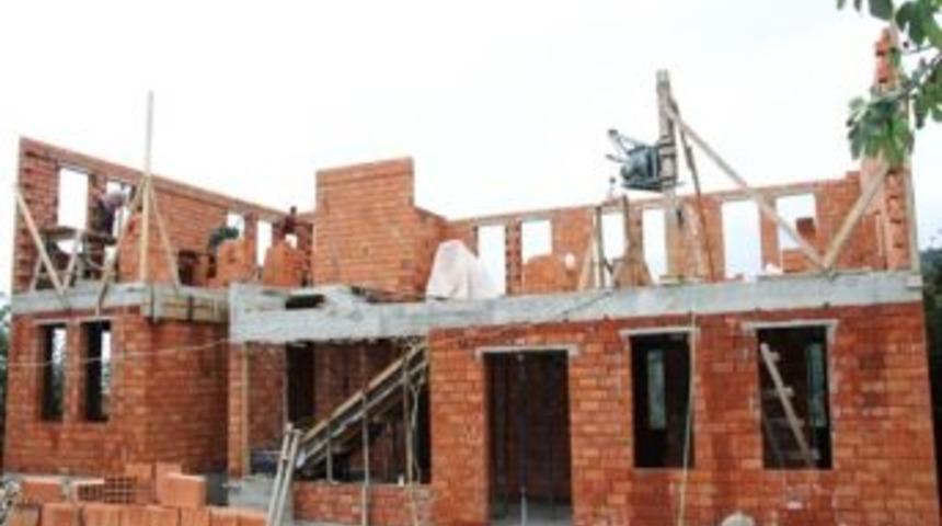 Ak&ccedil;aabat'ın Orta Mahalle Evlerinde Restorasyon &Ccedil;alışmaları Devam Ediyor