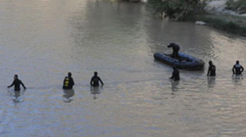 Nehirde el ele tutuşum şehidi aradılar