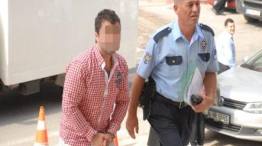 15 Yaşındaki Kızın Eteğini &Ccedil;ektiği İddiasıyla G&ouml;zaltına Alındı