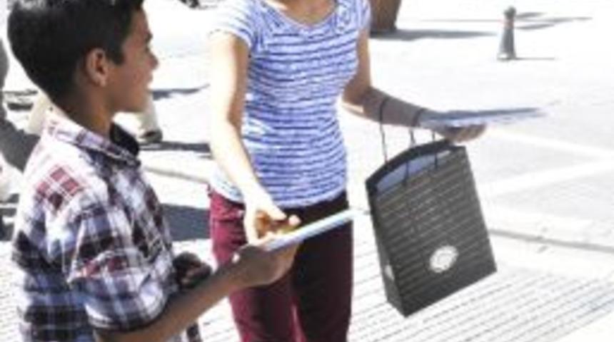 Malatya'da İlk&ouml;ğretim Haftası Nedeniyle &Ccedil;ocuklara Kitap Dağıtıldı