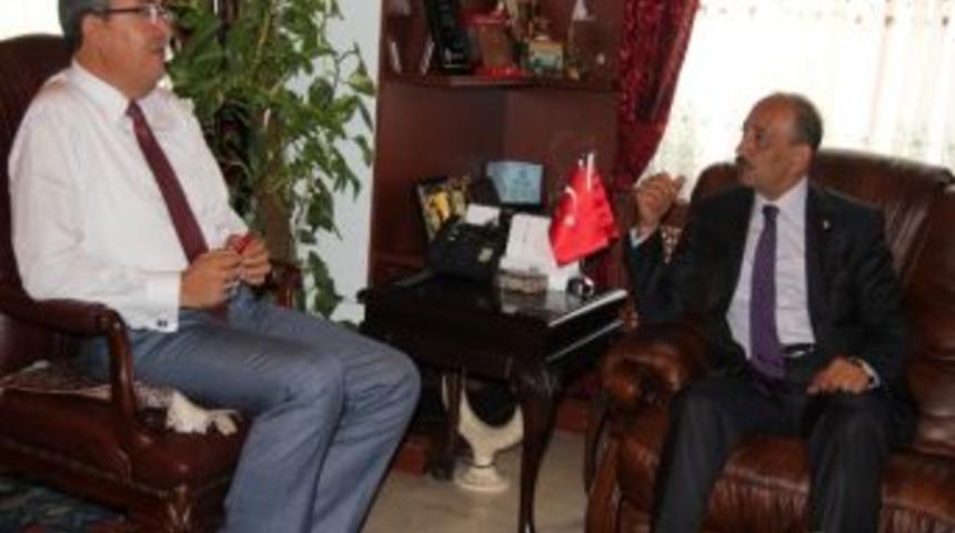 Kktc Esnaf Ve Sanatkarlar Birliği Y&ouml;neticileri &Uuml;nver&rsquo;i Ziyaret Etti