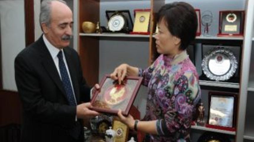 Başkan Gen&ccedil; &Ccedil;inli Konuklarını Ağırladı