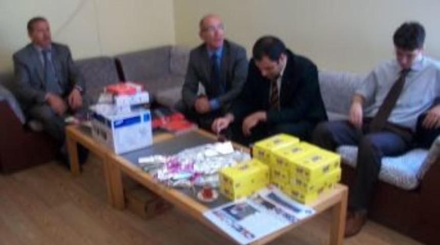 Sendikadan Atat&uuml;rk İlkokulu'na T&uuml;rk Bayrağı