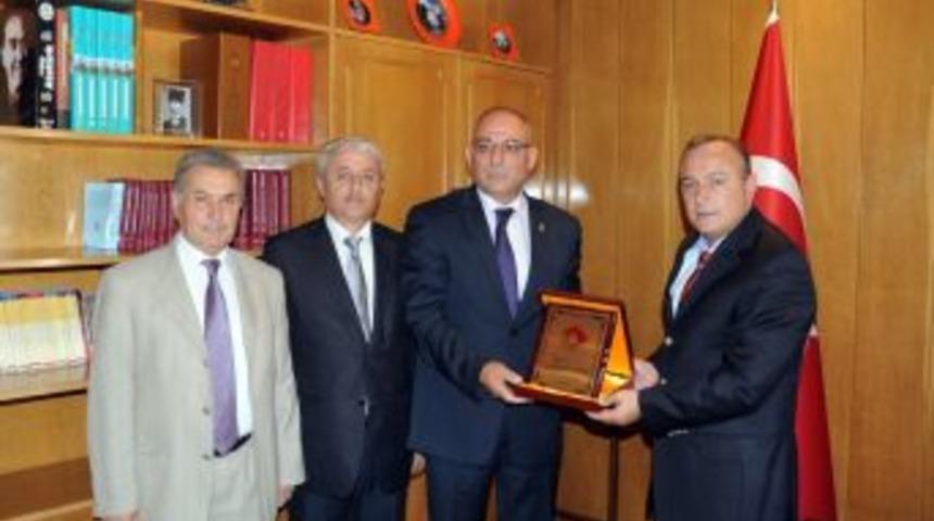 TESOB Y&ouml;netimi, Vali Kızılcık'ı Ziyaret Etti