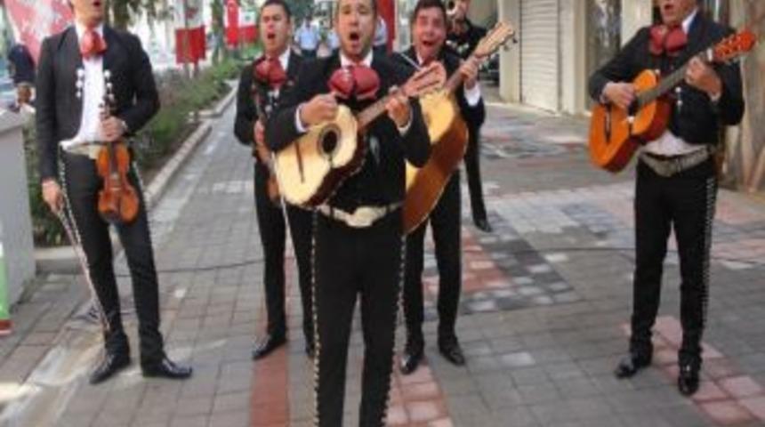 Viva Zapata'nın B&uuml;st&uuml; Konak'ta