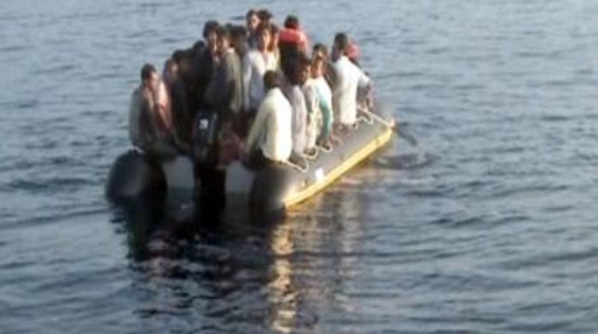 Mülteciler Motorun Benzini Bitince Yakalandı