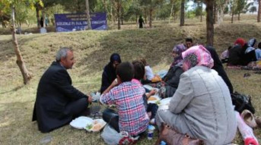 Aziziyeli Ev Kadınları, Abdurrahmangazi T&uuml;rbesi&rsquo;nde Buluştu&hellip;
