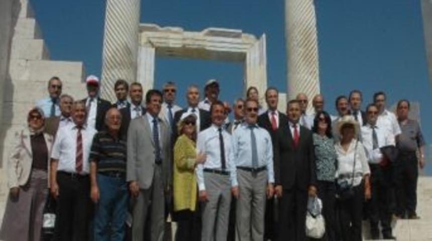 Bakan G&uuml;nay: &ldquo;insanlığımızla, Hizmetlerimizle Ayrılık Odaklarının K&ouml;k&uuml;n&uuml; Kazıyacağız&rdquo;