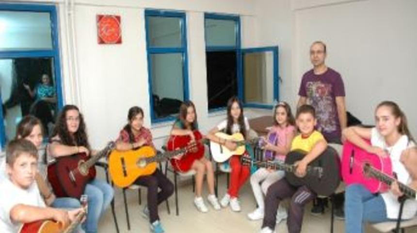 K&ouml;y Derneğinden Gitar Kursu