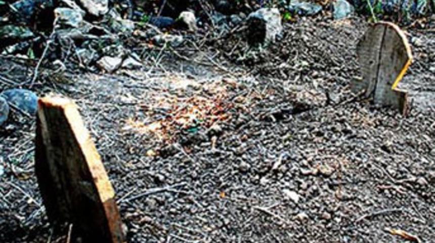 Bebeklerini &ouml;ld&uuml;r&uuml;p g&ouml;md&uuml;