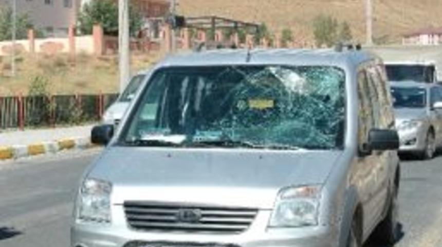 Bitlis Devlet Hastanesi &Ouml;n&uuml;nde Trafik Kazası