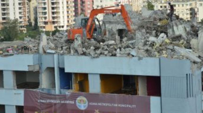 Demirspor binası yıkılıyor