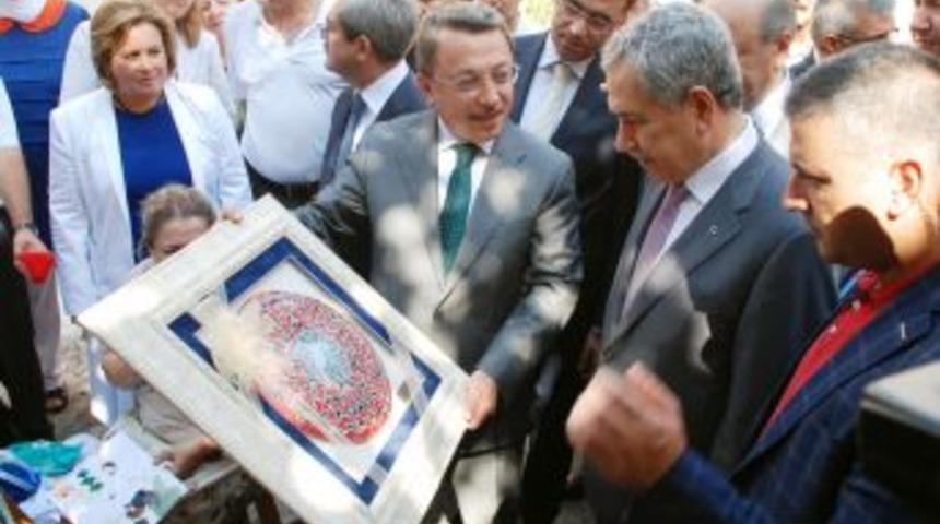 &Ouml;zt&uuml;rk&rsquo;den Bakan Arın&ccedil;&rsquo;a SEYMER s&uuml;rprizi