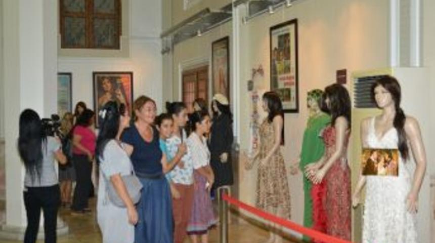 T&uuml;rkan Şoray'ın k&ouml;st&uuml;mleri segilendi