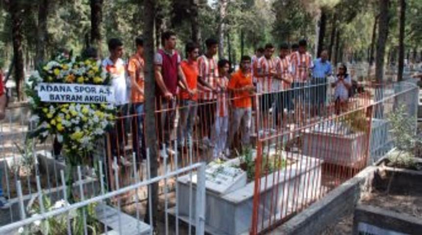 Adanaspor Şehitlerini yine unutmadı