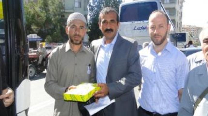 Sungurlu'da İlk Hacı Kafilesi Dualarla Uğurlandı