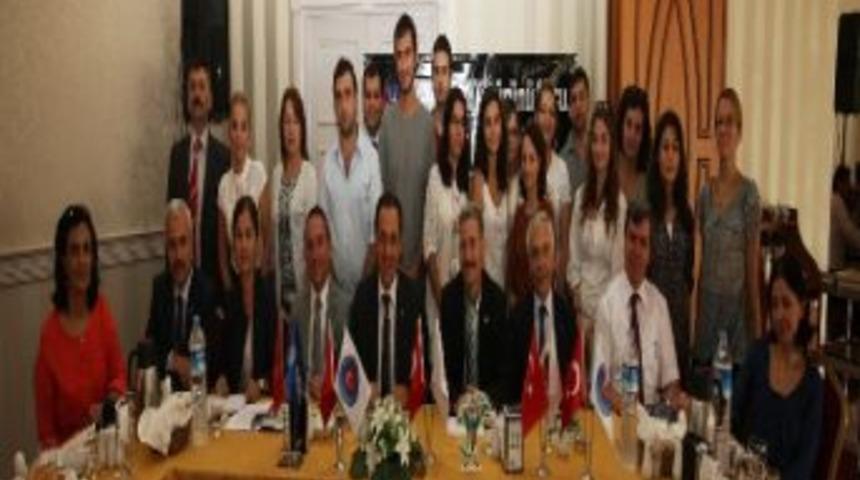 &Uuml;niversiteli Gen&ccedil;ler Bursa&rsquo;nın G&ouml;n&uuml;ll&uuml; El&ccedil;ileri Oluyor