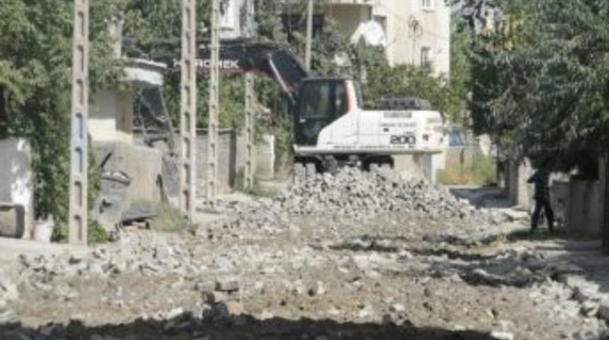 Sungurlu'da Yol Yapım &Ccedil;alışmaları Devam Ediyor