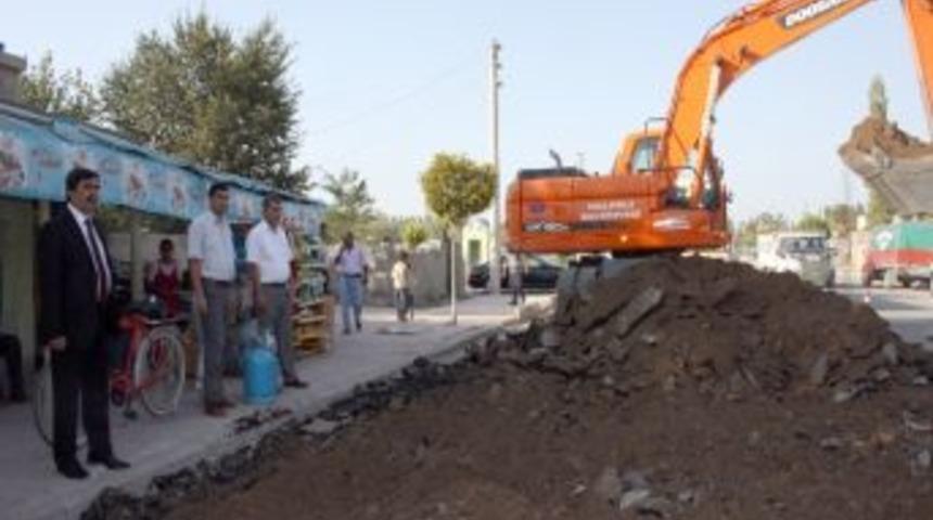 Iğdır Belediyesi&rsquo;nden Bozulan Asfalt Yerine Parke Taşı