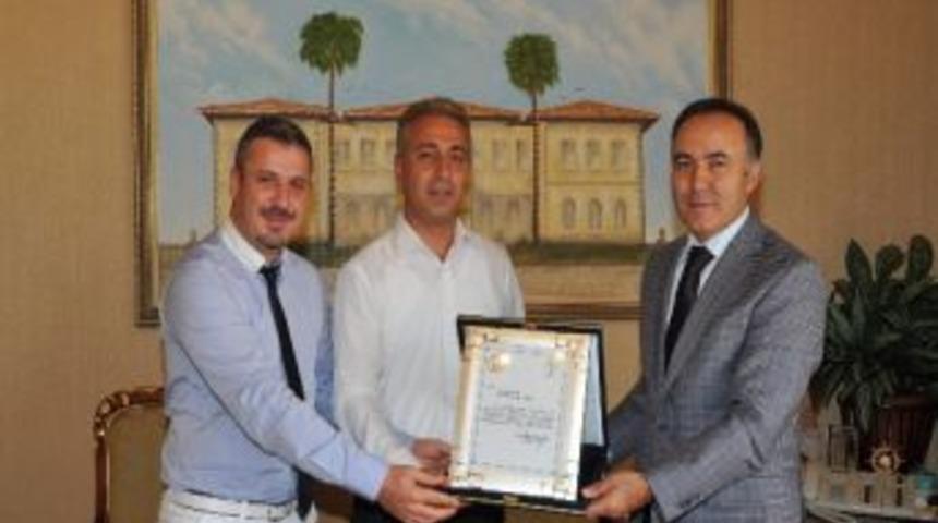 Vali Altıparmak&rsquo;tan Teşekk&uuml;r Belgesi