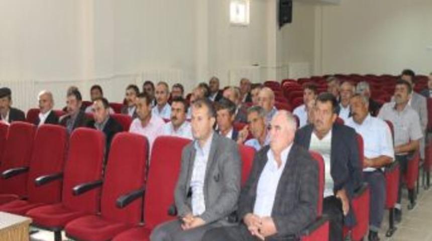 Akdağmadeni İl&ccedil;esinde Muhtarlara 2/b Arazileri Hakkında Bilgi Verildi