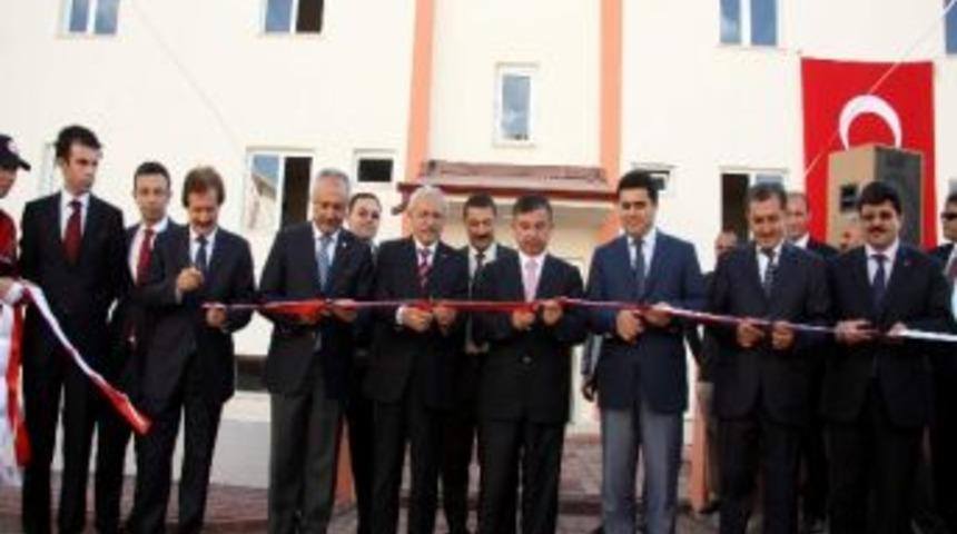 Bakan Yılmaz, Afetzedelere Konutlarını Teslim Etti