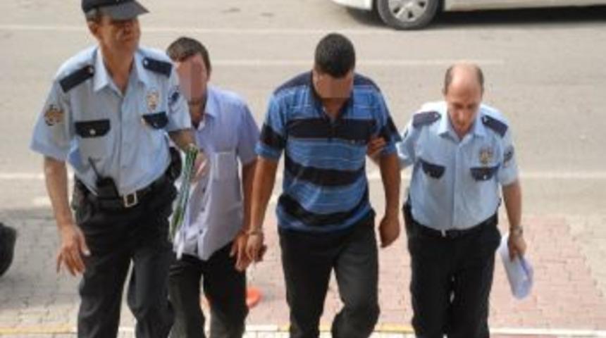 Tabancayla Yakalanan 2 Kişi G&ouml;zaltına Alındı