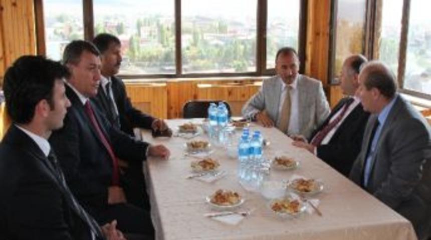 Ardahan Valisine Erzurum Valisi &Ouml;zt&uuml;rk&rsquo;ten &lsquo;hayırlı Olsun&rsquo; Ziyareti