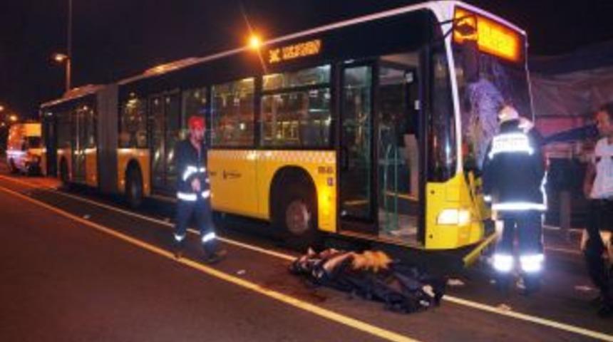 Metrob&uuml;s&uuml;n &Ccedil;arptığı Şahıs &Ouml;ld&uuml;