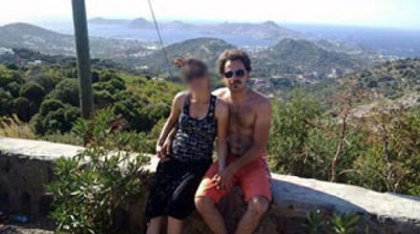 Eşiyle mesajlaşan bek&ccedil;iyi &ouml;ld&uuml;rd&uuml;