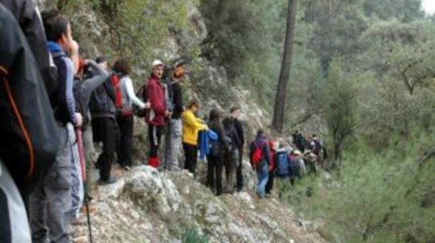 Konyaaltı Belediyesi Cumhuriyet Yürüyüşü Düzenliyor