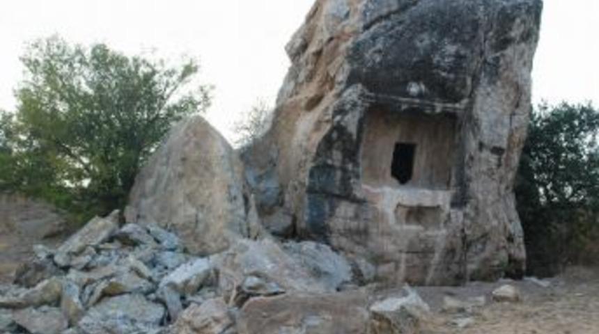 Kaya Mezarı Dinamitle Patlattılar