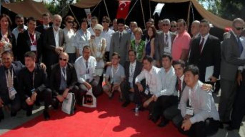 Vali Şahin&rsquo;e Kalpak