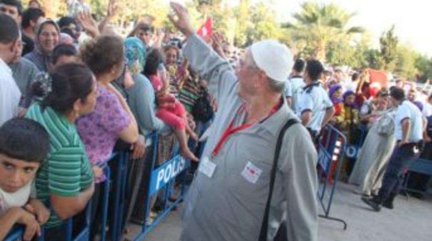 İlk Hac Kafilesi Dualarla Uğurlandı