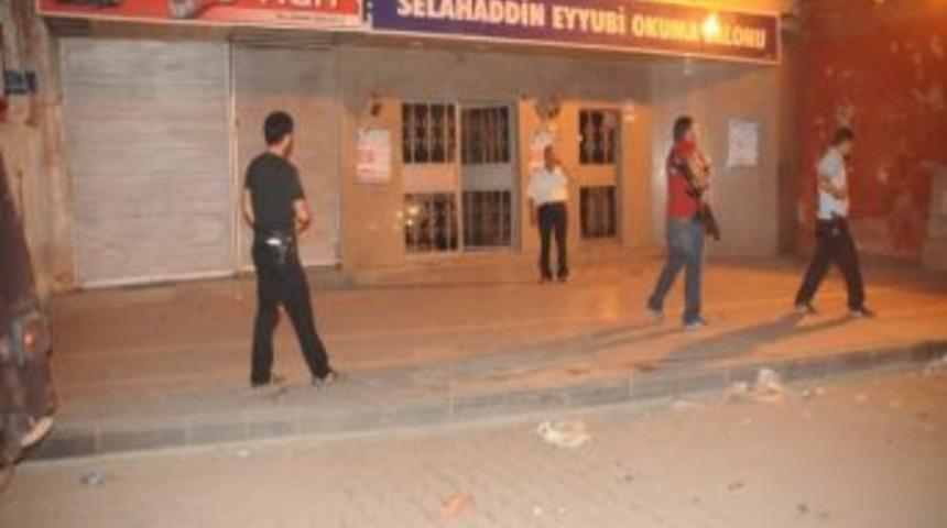 Cizre&rsquo;de Okuma Salonuna Molotoflu Saldırı