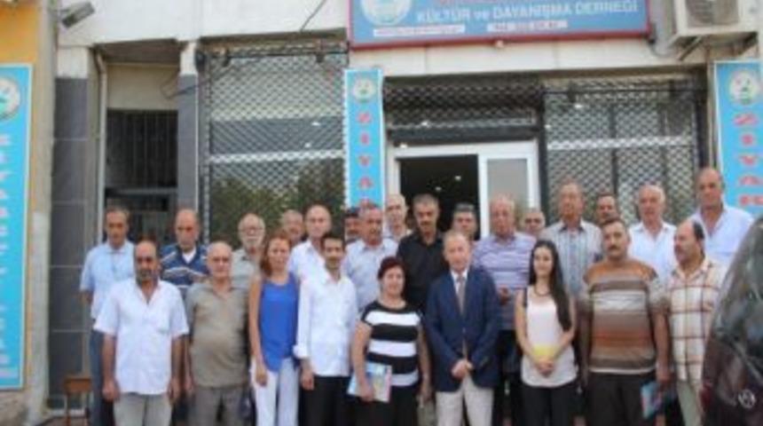 Karşıyakalı Gönüllü Anneler Börek Açıp Tatlı Yaparak, Öğrenci Okutuyor