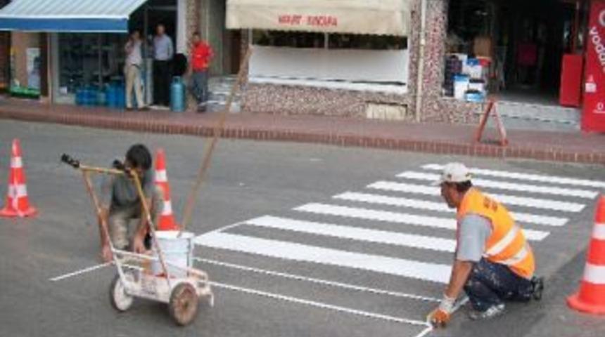 Hayrabolu Belediyesi Yaya Ge&ccedil;itlerini Boyuyor