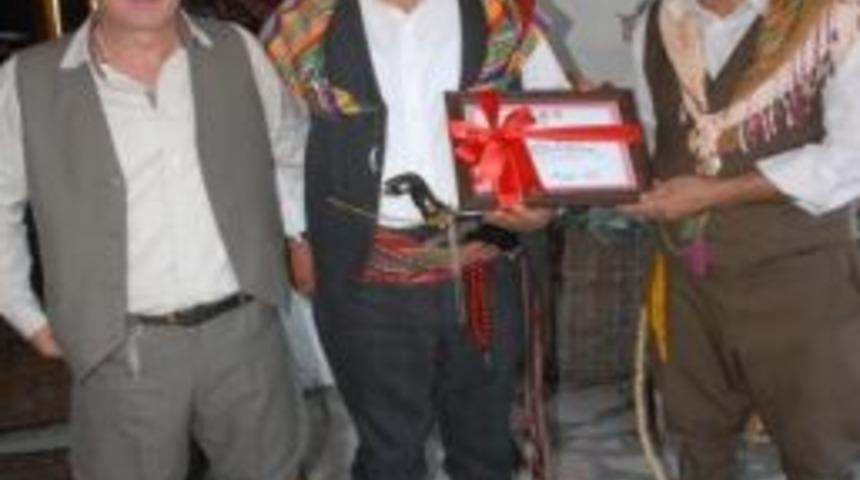 Fethiye De Y&ouml;r&uuml;k Derneğine Başarı Plaketi