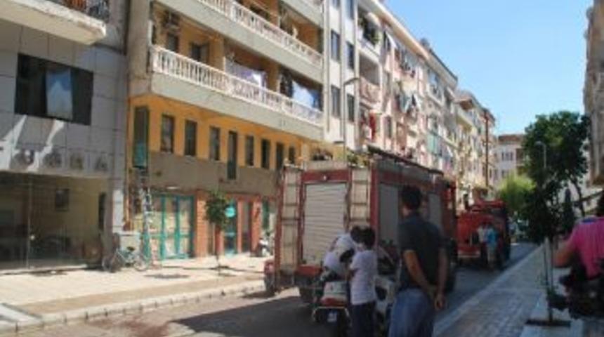 Marmaris'te Beş Katlı Apartmanda &Ccedil;ıkan Yangın B&uuml;y&uuml;meden S&ouml;nd&uuml;r&uuml;ld&uuml;