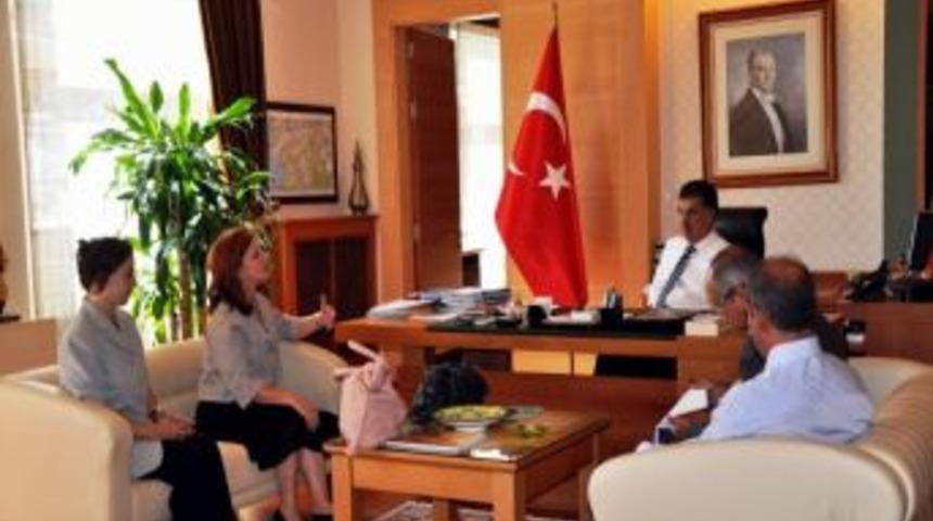 K&uuml;t&uuml;phanecilerden Vali Al&rsquo;a &Uuml;st D&uuml;zey Ziyaret