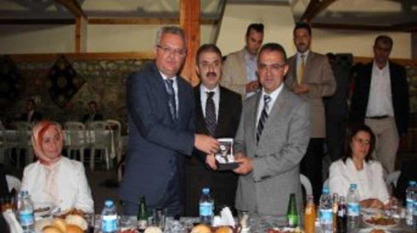Başkan Din&ccedil;&rsquo;ten Emniyet M&uuml;d&uuml;r&uuml; Zoroğlu&rsquo;na Veda Yemeği