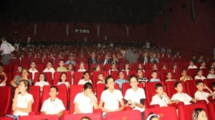 Aldırmaz &Ccedil;ocuklarla Sinemada