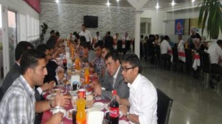 Başkan Uzunkaya'dan &Ouml;ğretmenlere Yemek