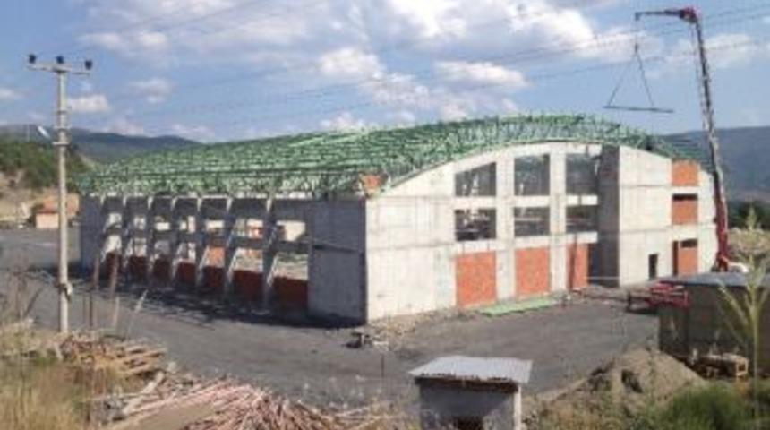 Kargı Spor Salonu İnşaatı Hızla Y&uuml;kseliyor