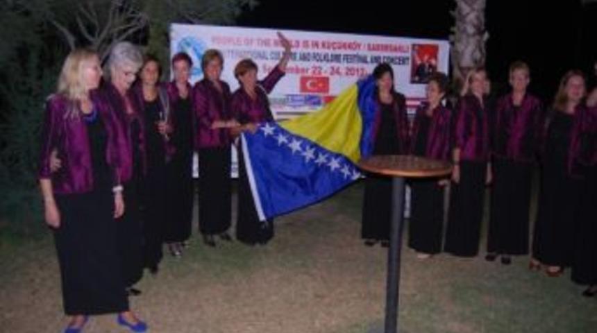 D&uuml;nya Halkları 3. Kez K&uuml;&ccedil;&uuml;kk&ouml;y-sarımsaklı&rsquo;da