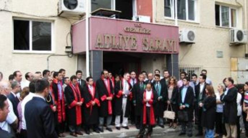 Adliye Personelinden Ter&ouml;re Tepki