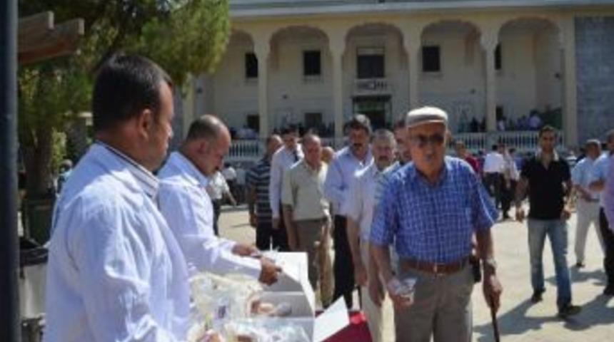 Gaziler İ&ccedil;in İki Bin Kişilik Helva Dağıtıldı