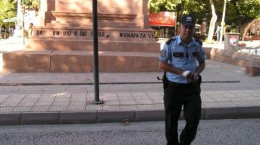 Atat&uuml;rk Anıtı&rsquo;ndaki Yazının Harfleri S&ouml;k&uuml;ld&uuml;