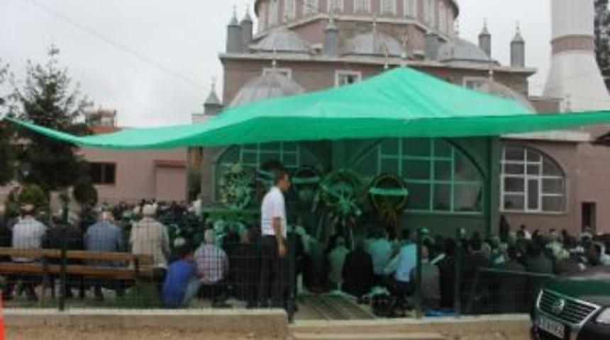 Mustafa İsen&rsquo;in Babası Toprağa Verildi