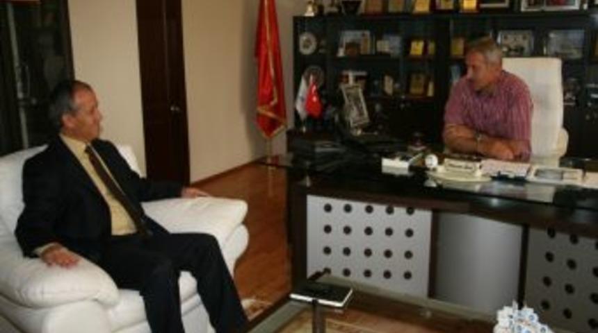 Ali Solmaz Adapazarı Belediye Başkanı S&uuml;leyman Dişli&rsquo;yi Ziyaret Etti
